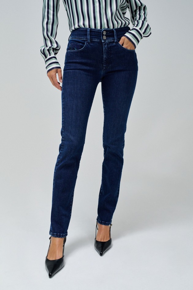 SECRET PUSH IN SLIM JEANS