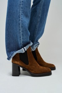 SUEDE BOOTS WITH ELASTICS