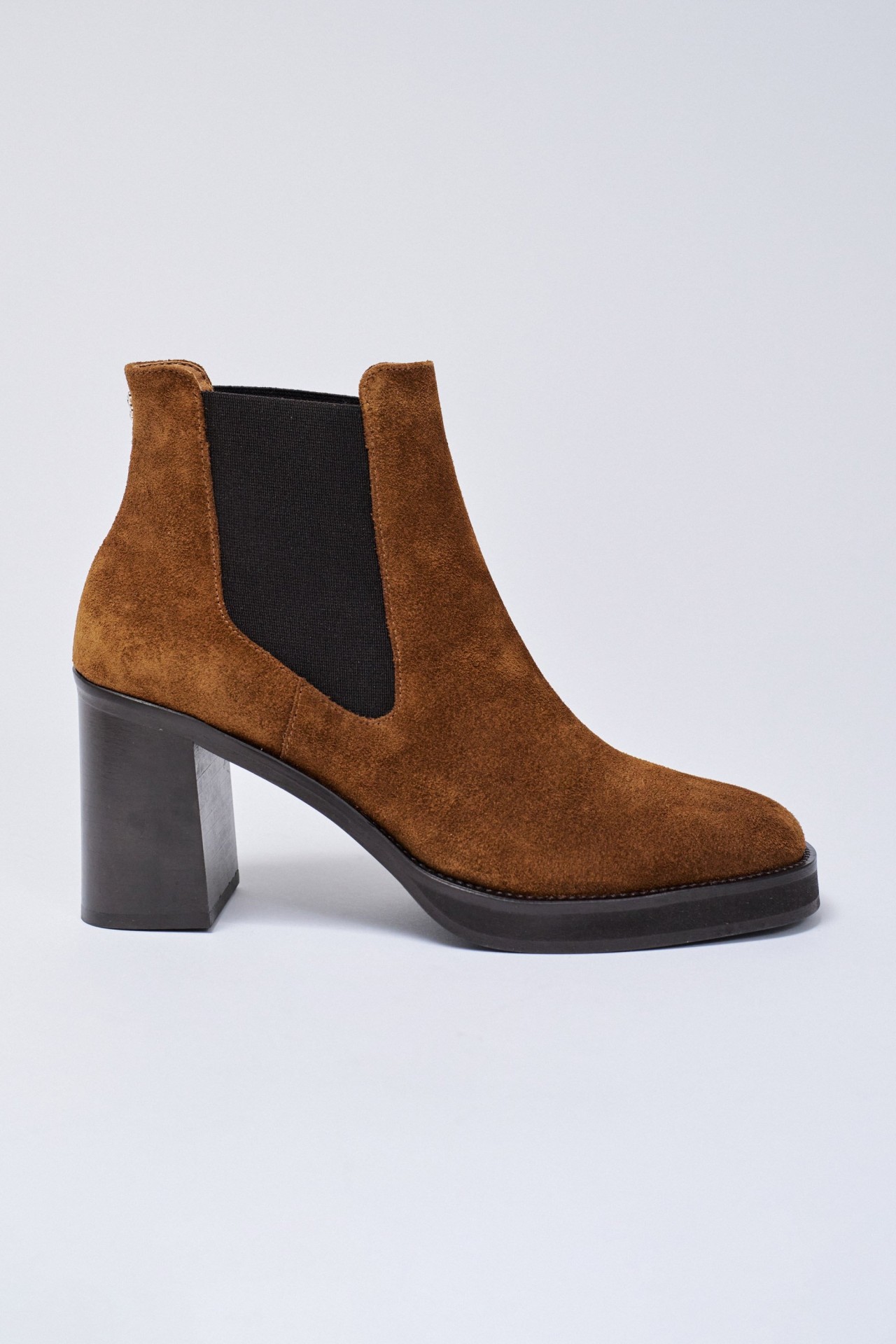 SUEDE BOOTS WITH ELASTICS