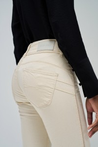 JEANS SECRET PUSH IN CROPPED SKINNY