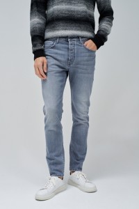 SLIM JEANS WITH DARK WASH