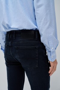 VAQUEROS SLIM CON LAVADO OSCURO