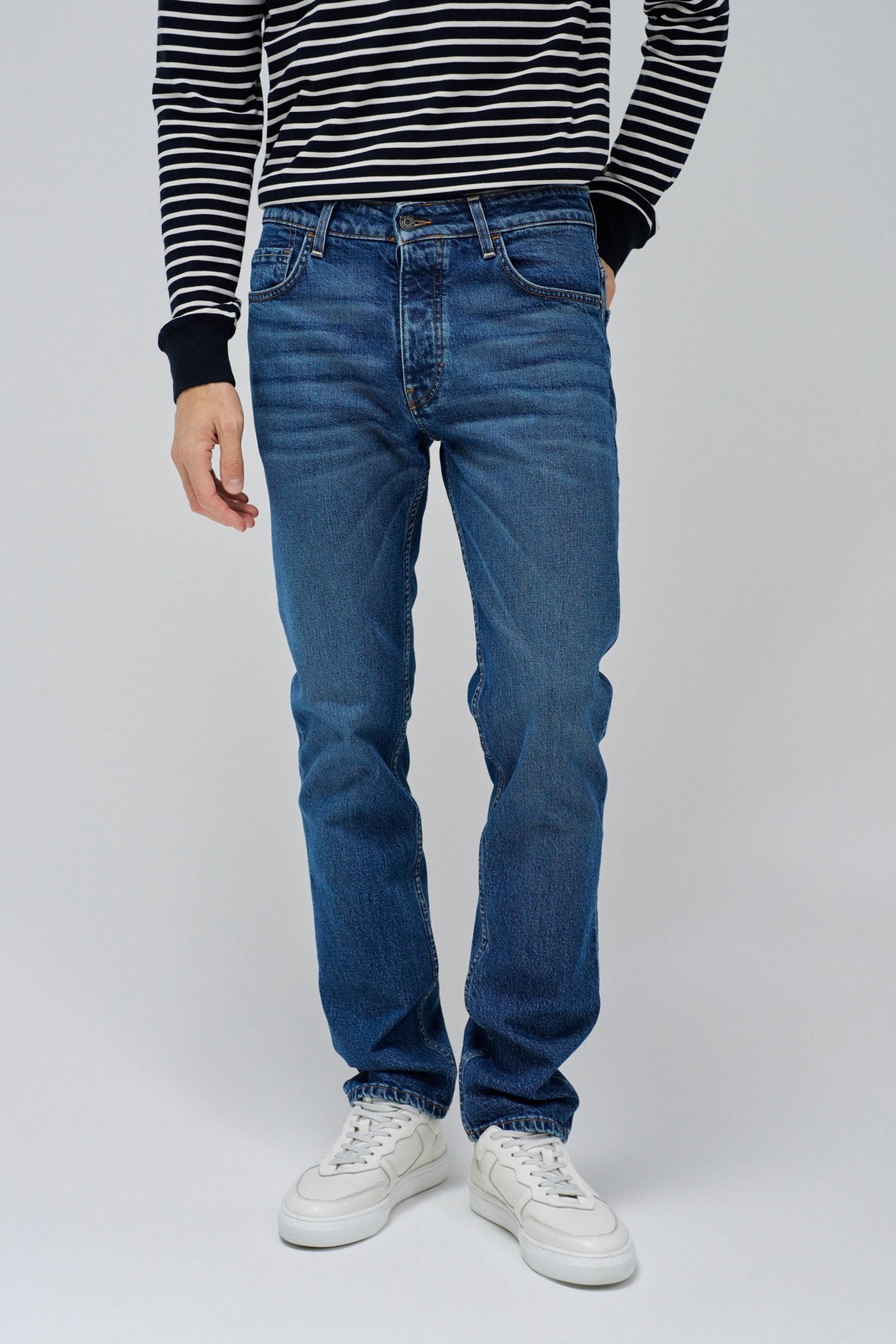 REGULAR FIT JEANS