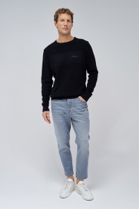 TAPERED FIT JEANS