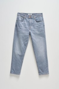 TAPERED FIT JEANS