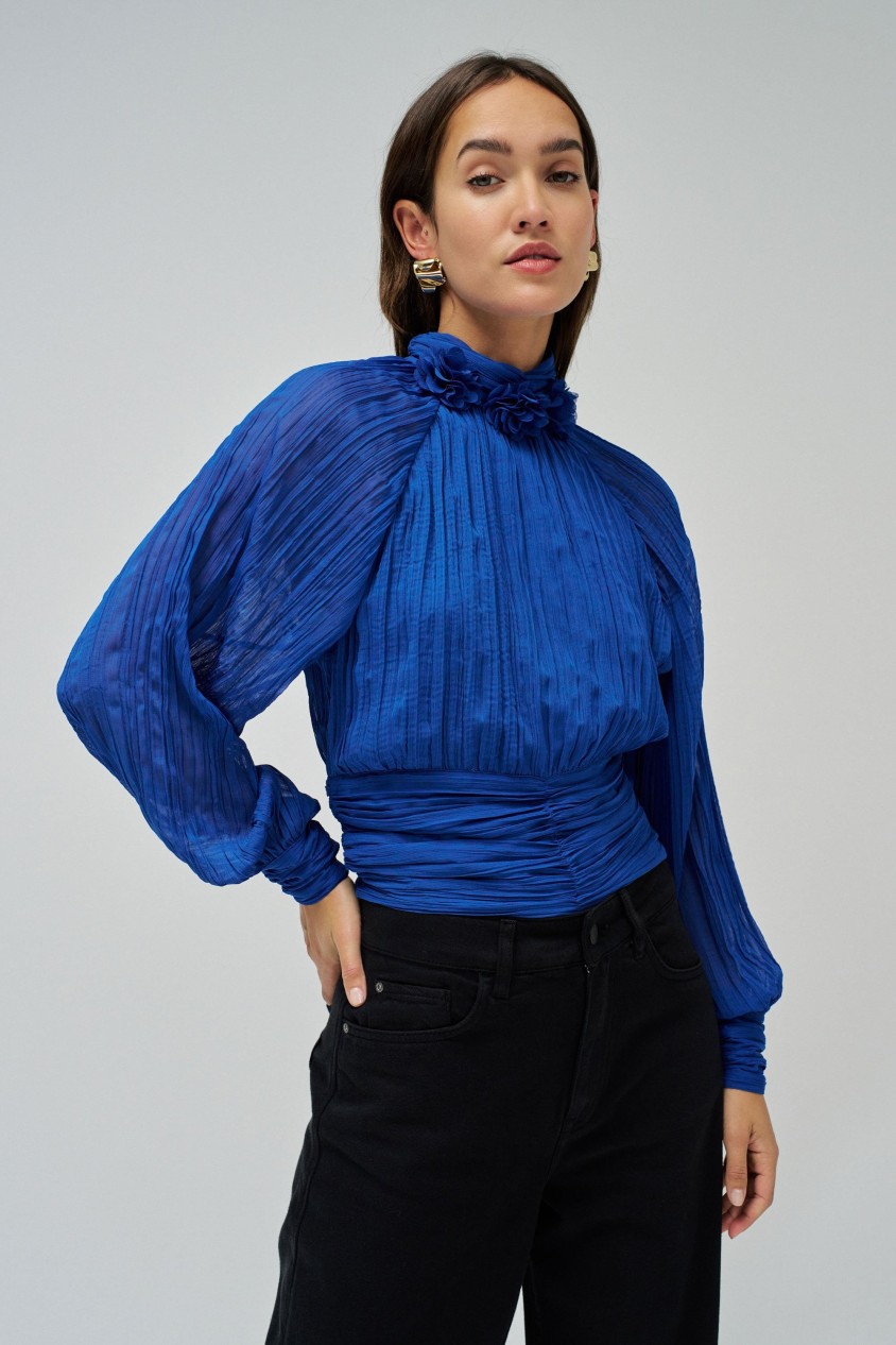 PLEATED BLOUSE WITH FLOWERS ON THE COLLAR