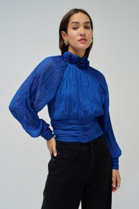 PLEATED BLOUSE WITH FLOWERS ON THE COLLAR