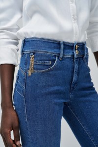 SECRET PUSH IN BOOTCUT JEANS