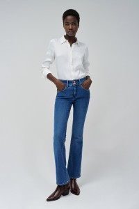 SECRET PUSH IN BOOTCUT JEANS