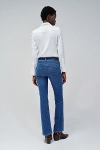 SECRET PUSH IN BOOTCUT JEANS