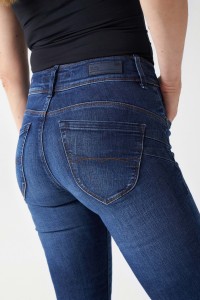 SECRET PUSH IN SLIM WITH RINSED EFFECT JEANS