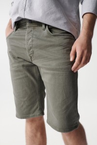 PANTAL?N CORTO VAQUERO REGULAR VERDE S-ACTIV