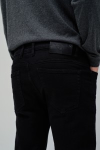 PANTALONES VAQUEROS SLIM NEGROS