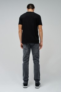 T-SHIRT MIT MARKENAUFDRUCK
