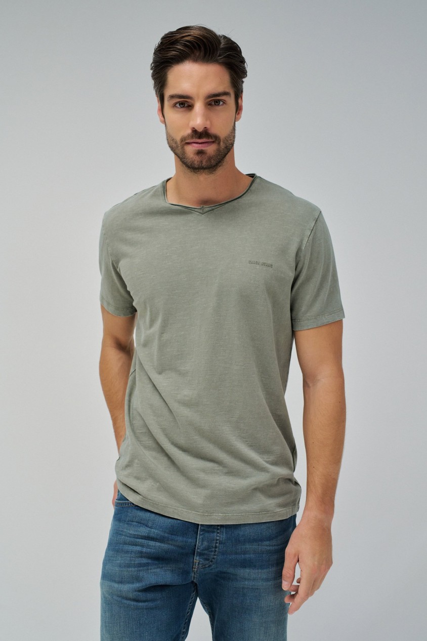 COTTON T-SHIRT WITH DYEING AND BRANDING