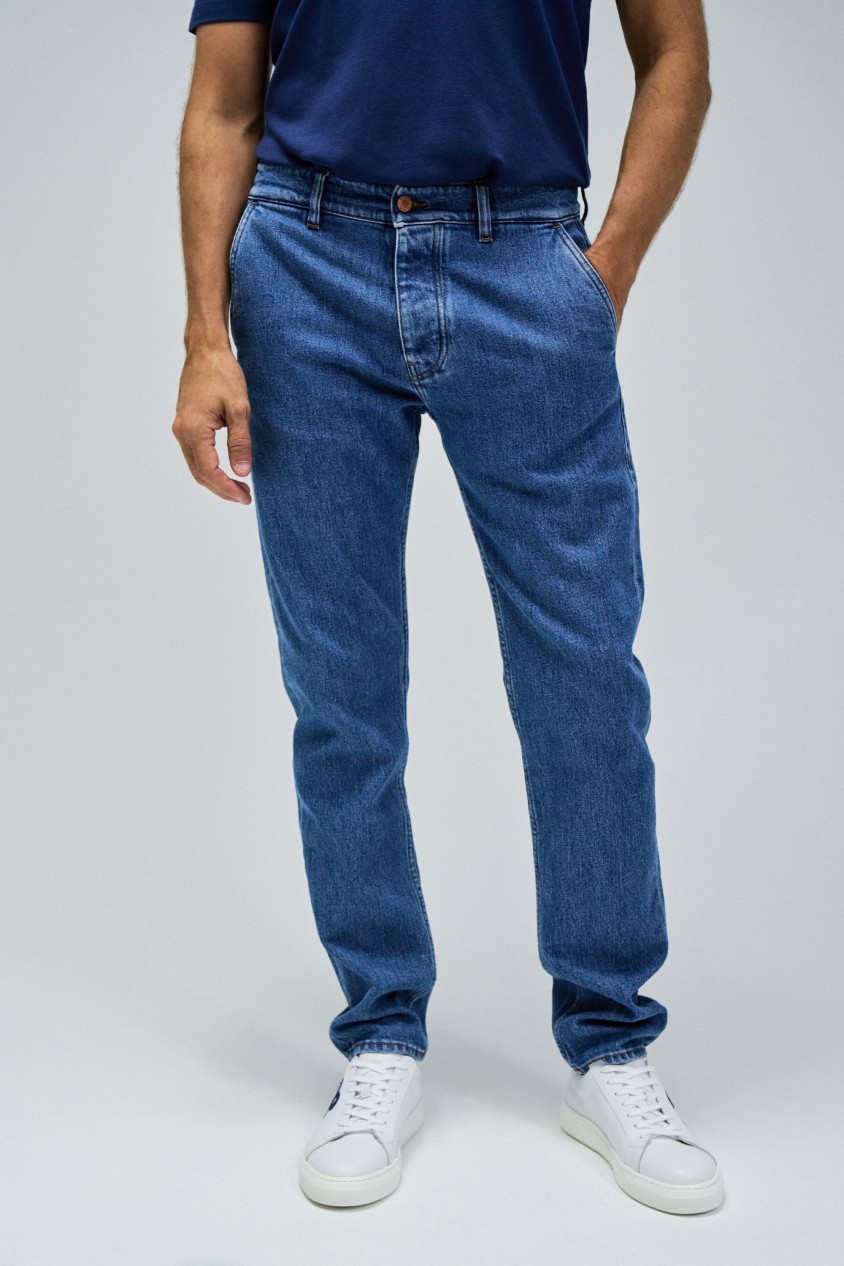 SLIM FIT WITH MEDIUM WASH JEANS