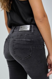 WONDER PUSH UP SKINNY JEANS