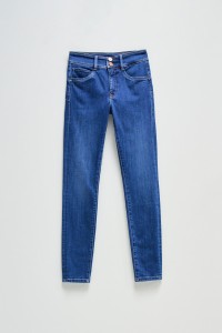 SECRET PUSH IN SKINNY JEANS