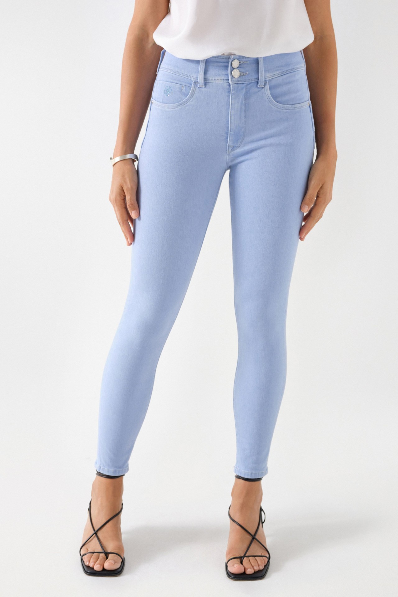 SECRET PUSH IN SKINNY JEANS