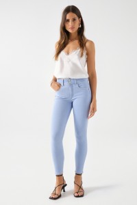 SECRET PUSH IN SKINNY JEANS
