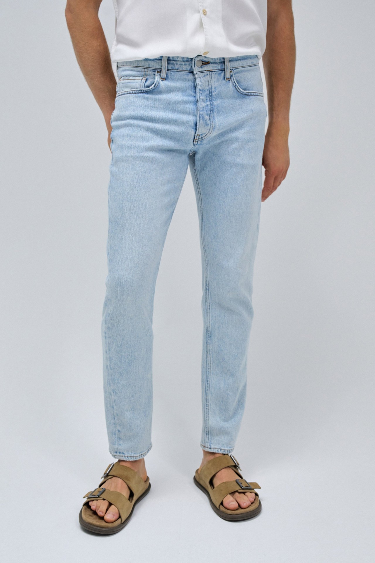 SLIM FIT WITH WASH JEANS