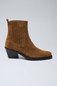 BOTAS EM PELE ESTILO COWBOY