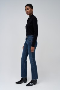 SECRET PUSH IN STRAIGHT JEANS
