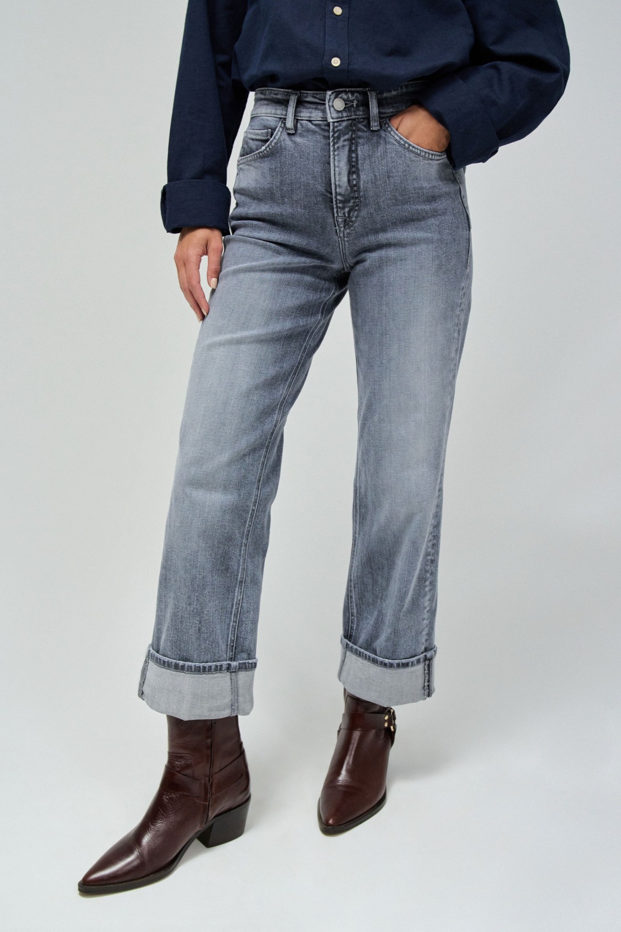 FAITH PUSH IN STRAIGHT JEANS
