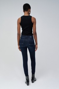 SECRET PUSH IN SKINNY JEANS