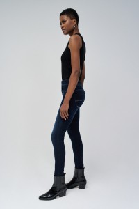 SECRET PUSH IN SKINNY JEANS
