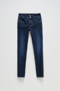 SECRET PUSH IN SKINNY JEANS