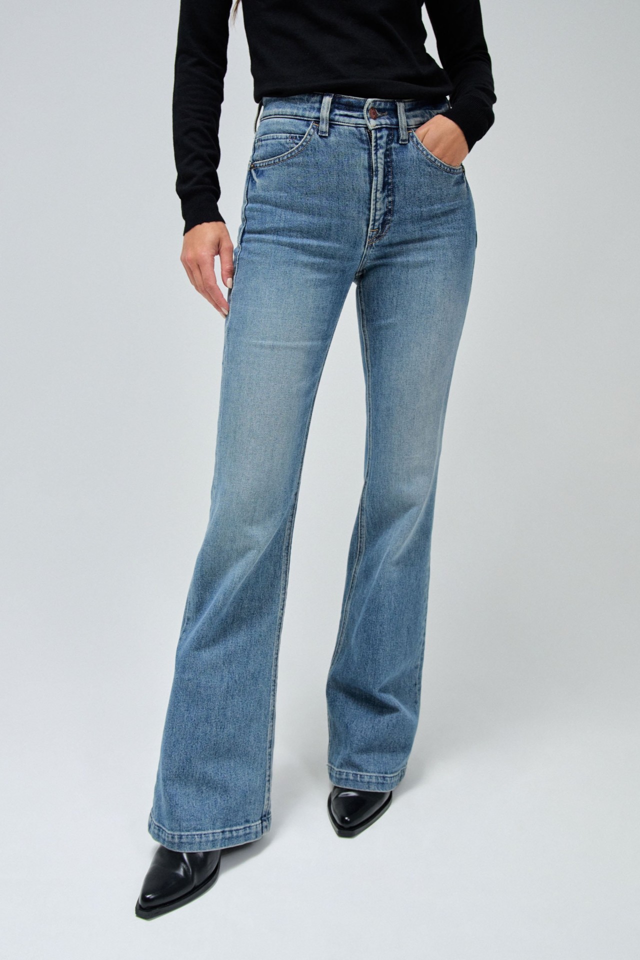 FAITH PUSH IN FLARE JEANS
