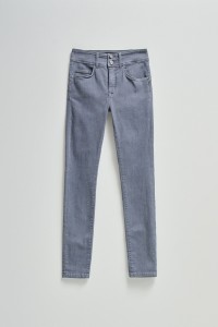 SECRET PUSH IN SKINNY JEANS