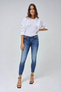 WONDER PUSH UP WITH FRAYED EFFECT JEANS