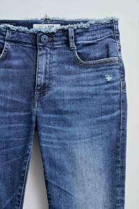 WONDER PUSH UP WITH FRAYED EFFECT JEANS
