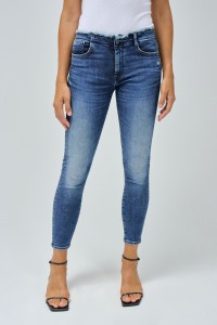 WONDER PUSH UP WITH FRAYED EFFECT JEANS