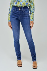 SECRET PUSH IN SLIM JEANS
