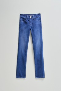 SECRET PUSH IN SLIM JEANS