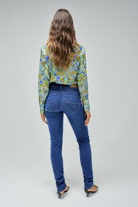 SECRET PUSH IN SLIM JEANS
