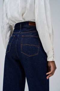 TRUE WITH WIDE LEG AND UNDONE HEM JEANS
