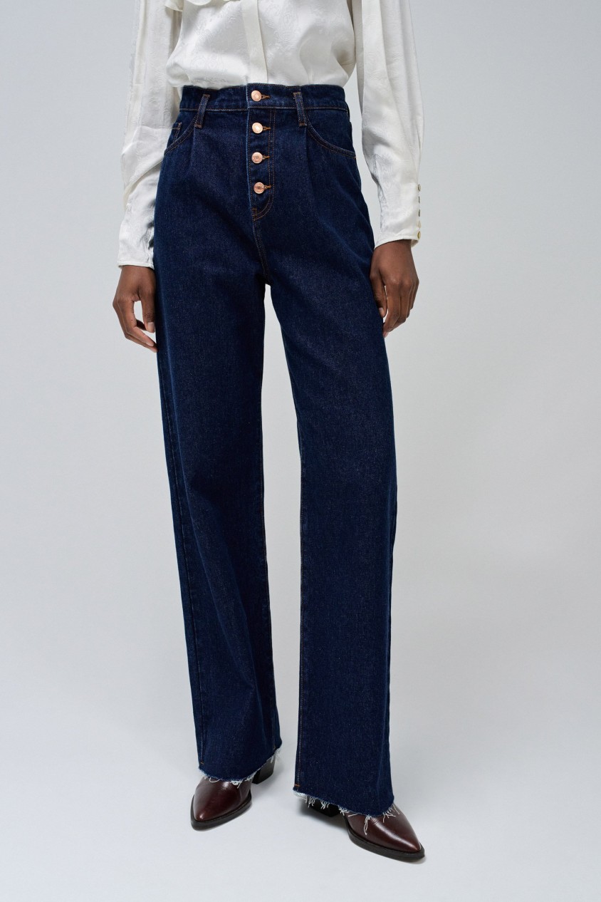 TRUE WITH WIDE LEG AND UNDONE HEM JEANS