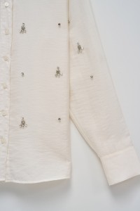 SHIRT WITH SPARKLING APPLICATIONS