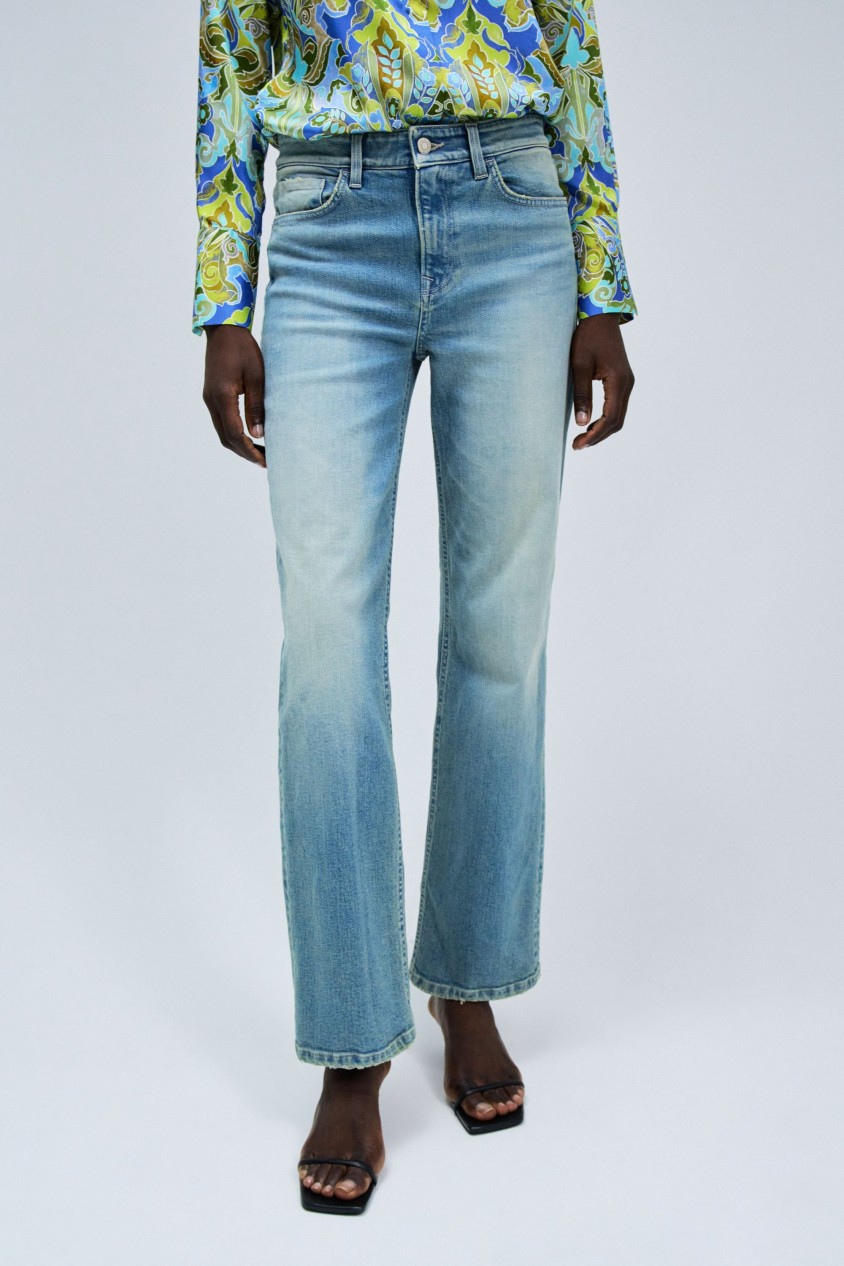 AUTHENTIC STRAIGHT JEANS