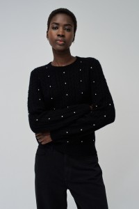 SWEATER WITH SPARKLING APPLICATIONS