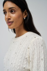 SWEATER WITH SPARKLING APPLICATIONS