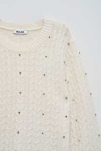 SWEATER WITH SPARKLING APPLICATIONS