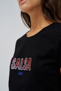 T-SHIRT MIT BRANDING