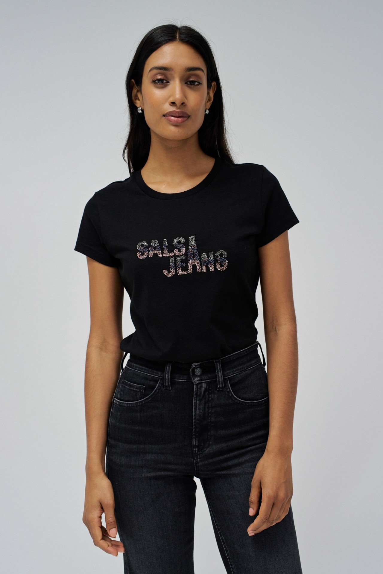 T-SHIRT MIT BRANDING