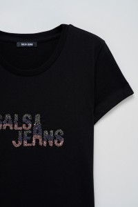 T-SHIRT MIT BRANDING
