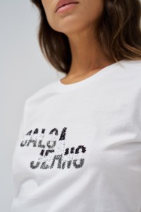 T-SHIRT WITH BRANDING